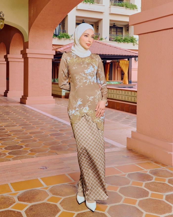 OPHELIA KURUNG - GOLDEN BROWN